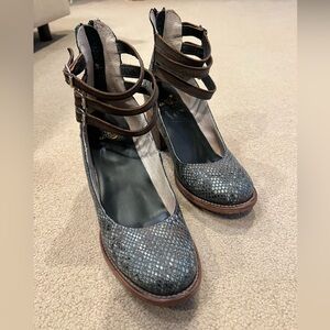 Freebird Randi Heels. Size 9. Multi-blue snake pattern.
